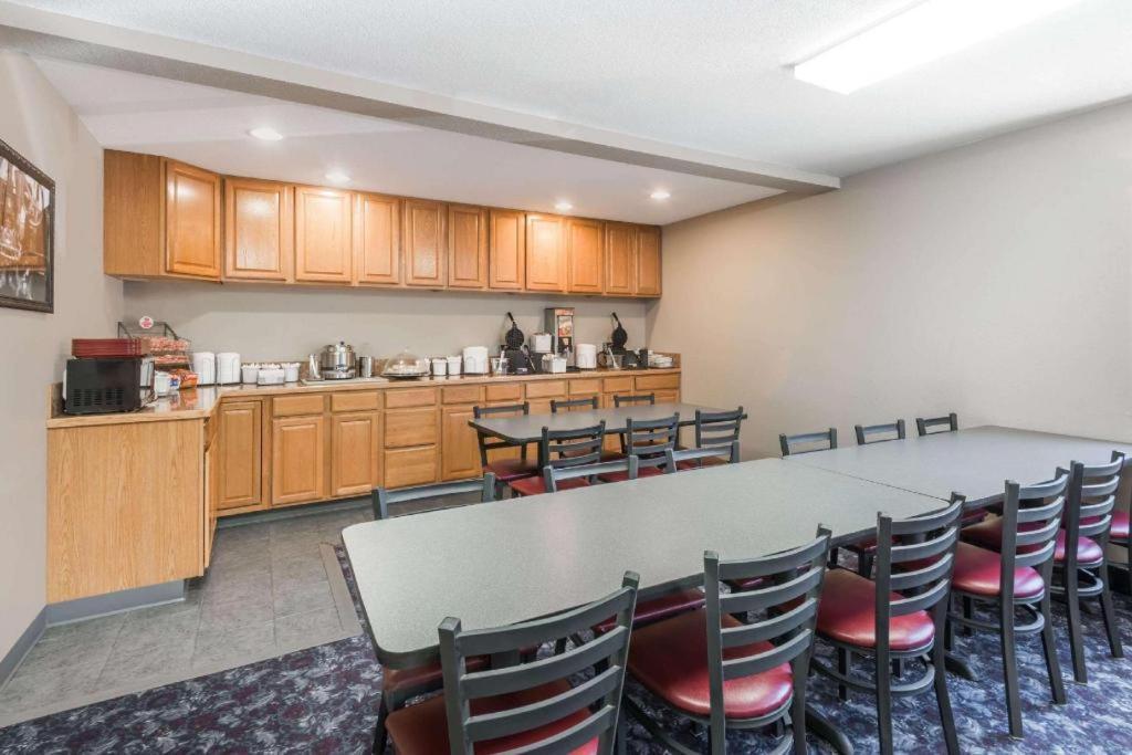 伯洛伊特速8酒店 Beloit 外观 照片